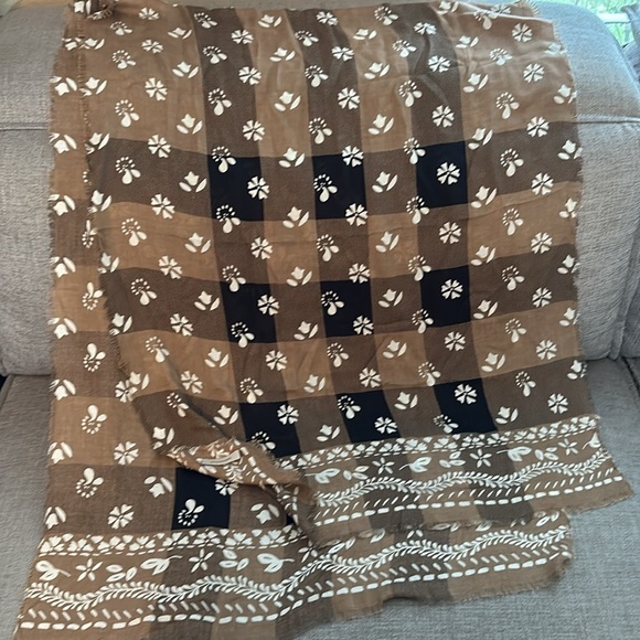 Burberry Scarf 64x28’ Brown Black Tan Cream colored Beautiful EUC - Picture 6 of 7